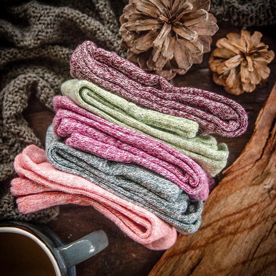Stampington Cozy 6 gavesett blad lys sokker