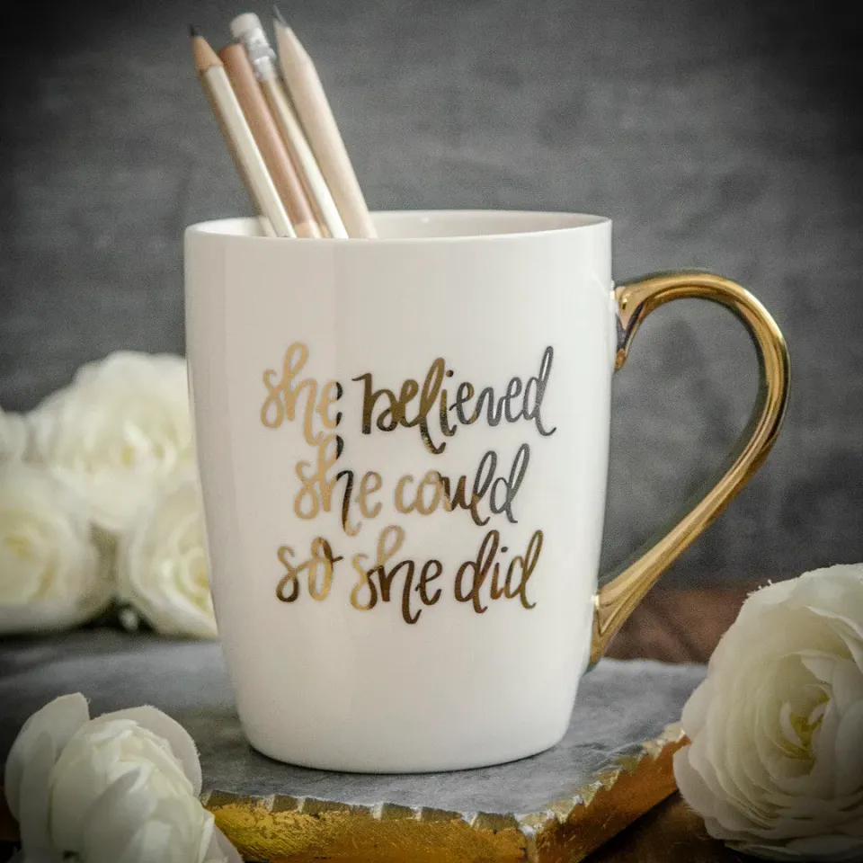 Sweet Water Decor She Believed She Could So She Did krus hvit gull 473 ml