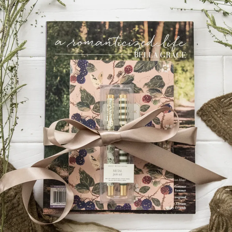 Stampington Bella Grace Romancing Summer Bundle blad med penn