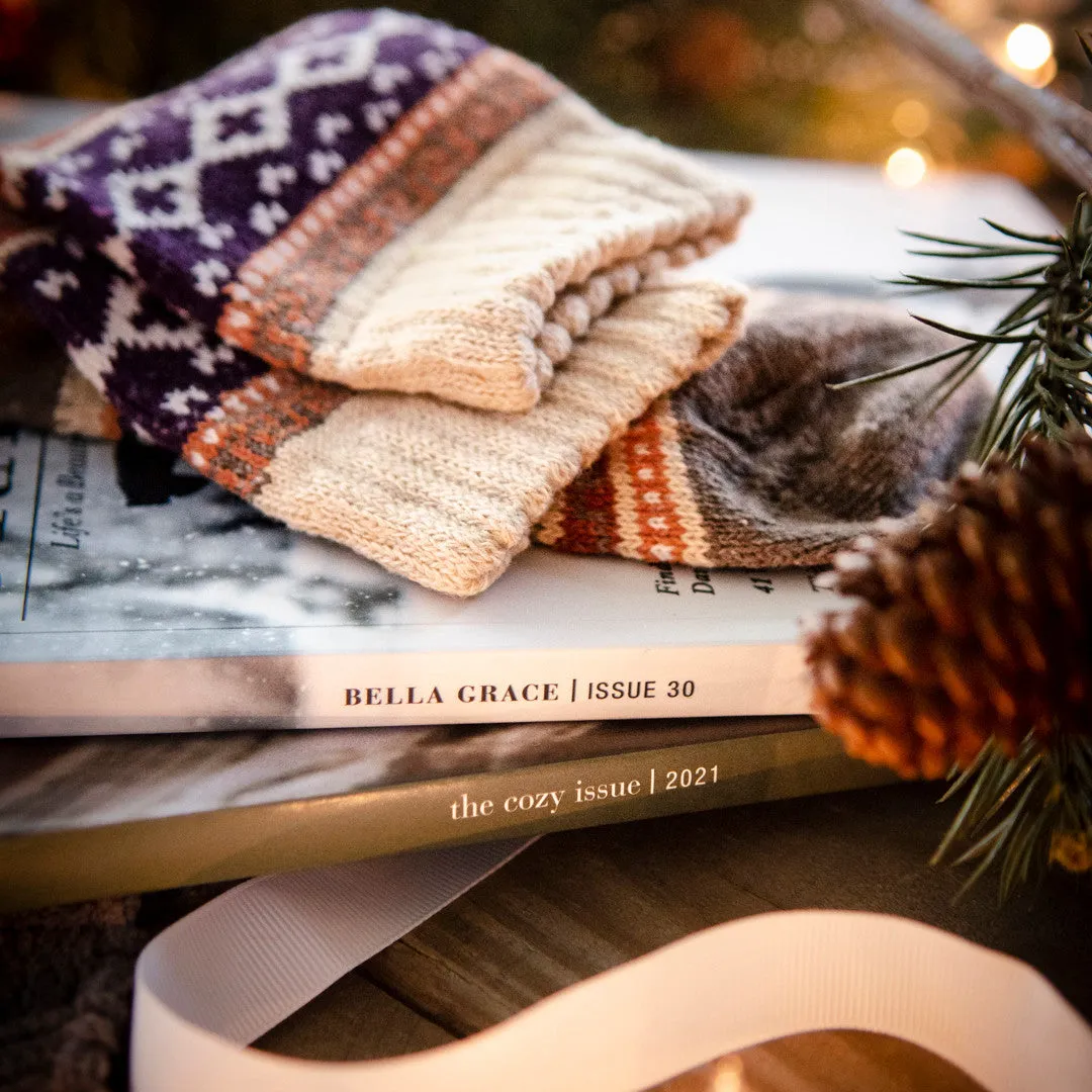 Stampington Bella Grace Hygge gavesett blader sokker