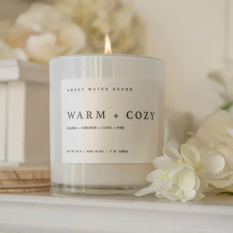 Sweet Water Decor Warm + Cozy duftlys 11 oz – soya