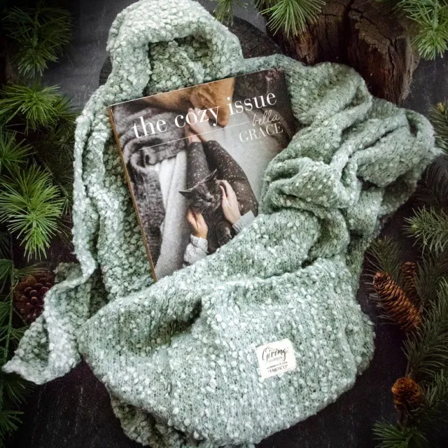 Stampington Warm & Cozy Volume 5 gavepakke blad og sjal