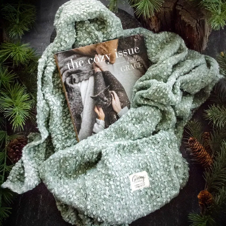 Stampington Warm & Cozy Volume 5 gavepakke blad og sjal