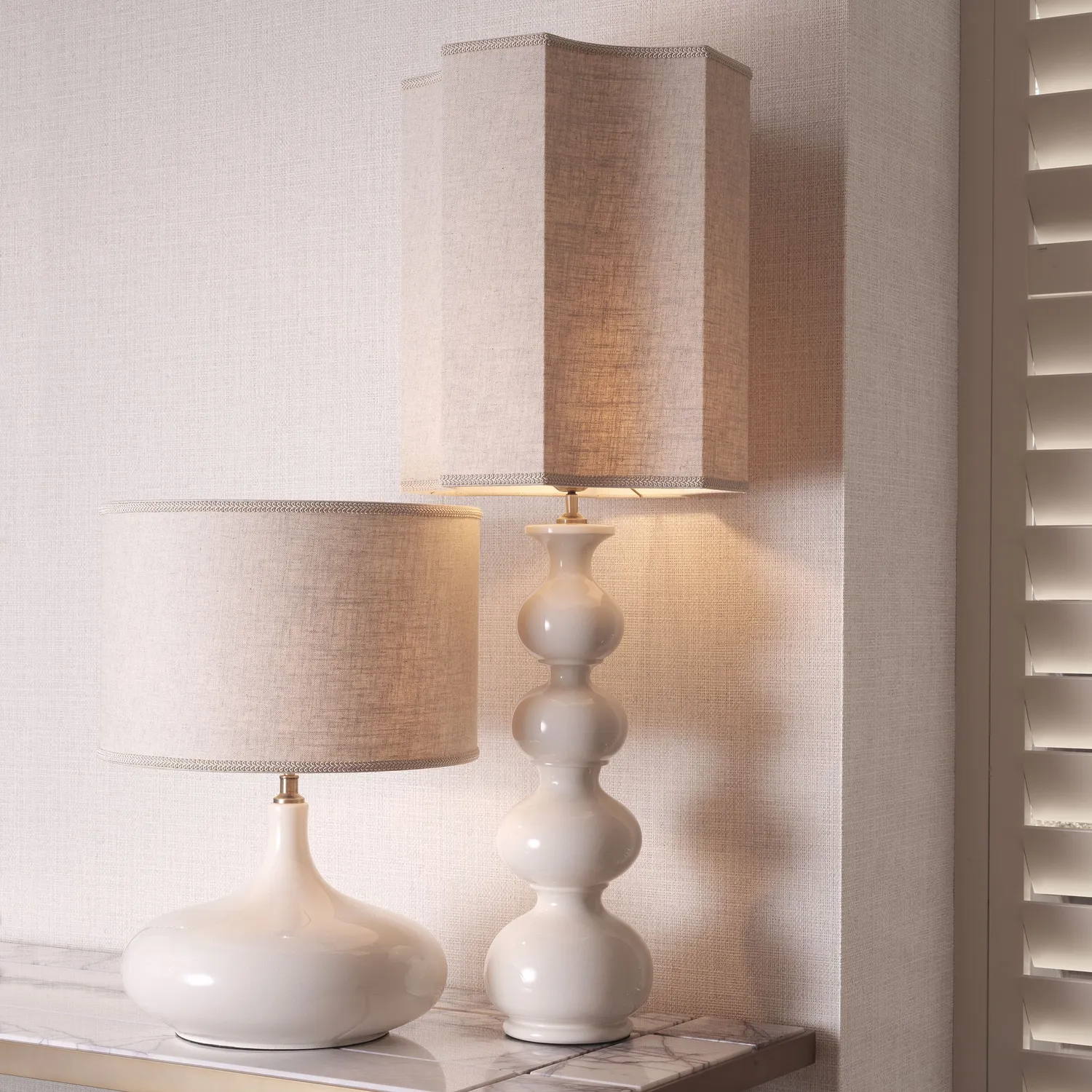 Eichholtz Mabel bordlampe hvit keramikk