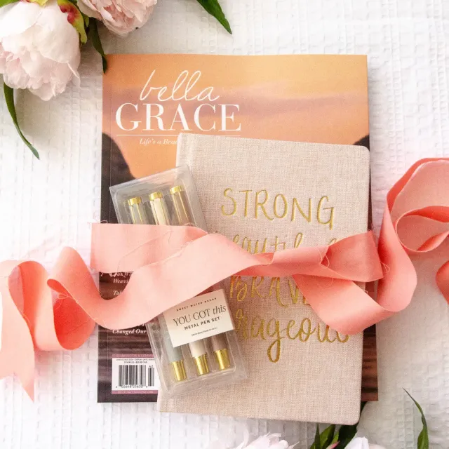 Stampington Bella Grace Strong Courageous pakke blad journal