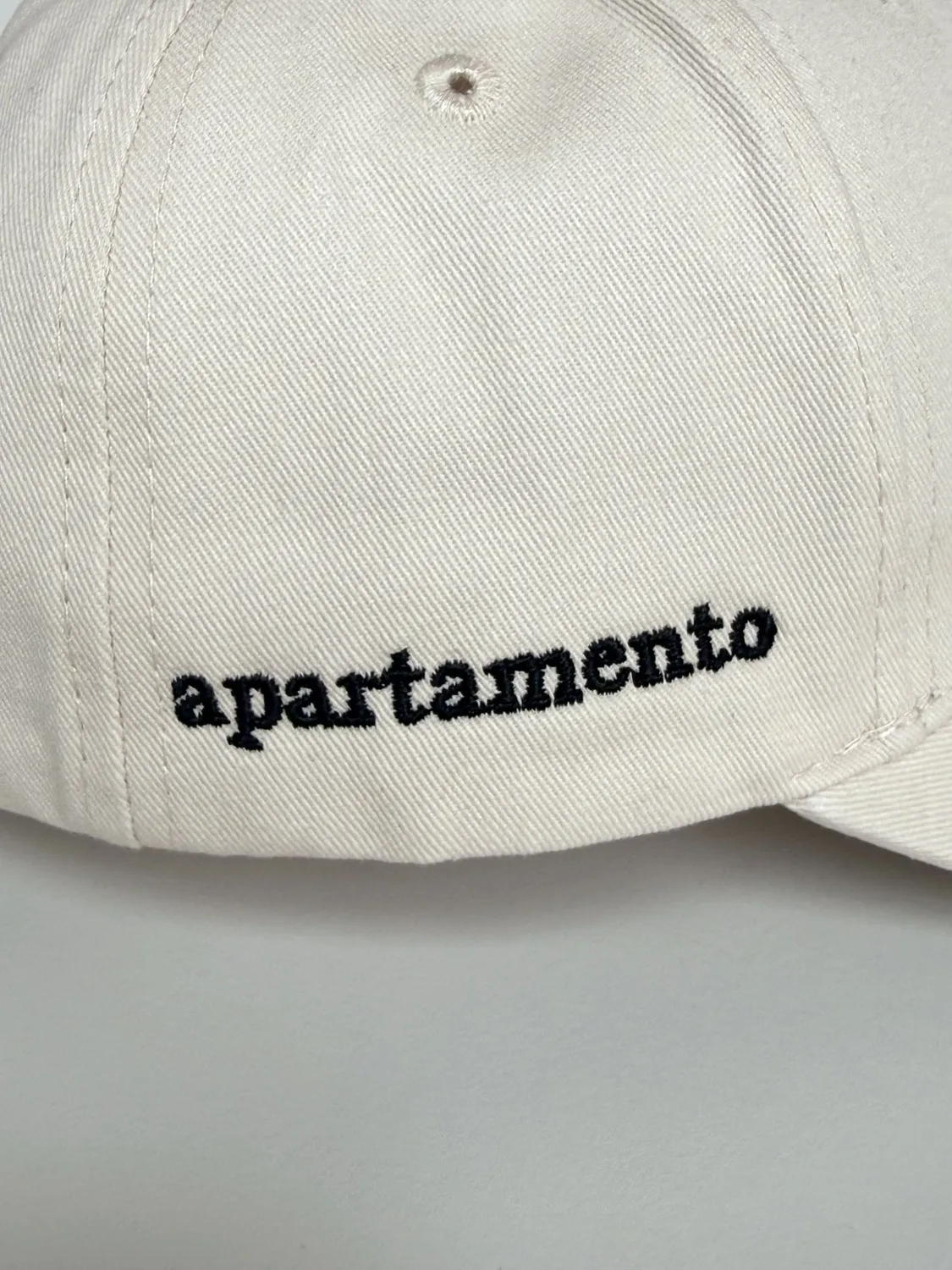 Apartamento Muller Van Severen Hats bok designbok