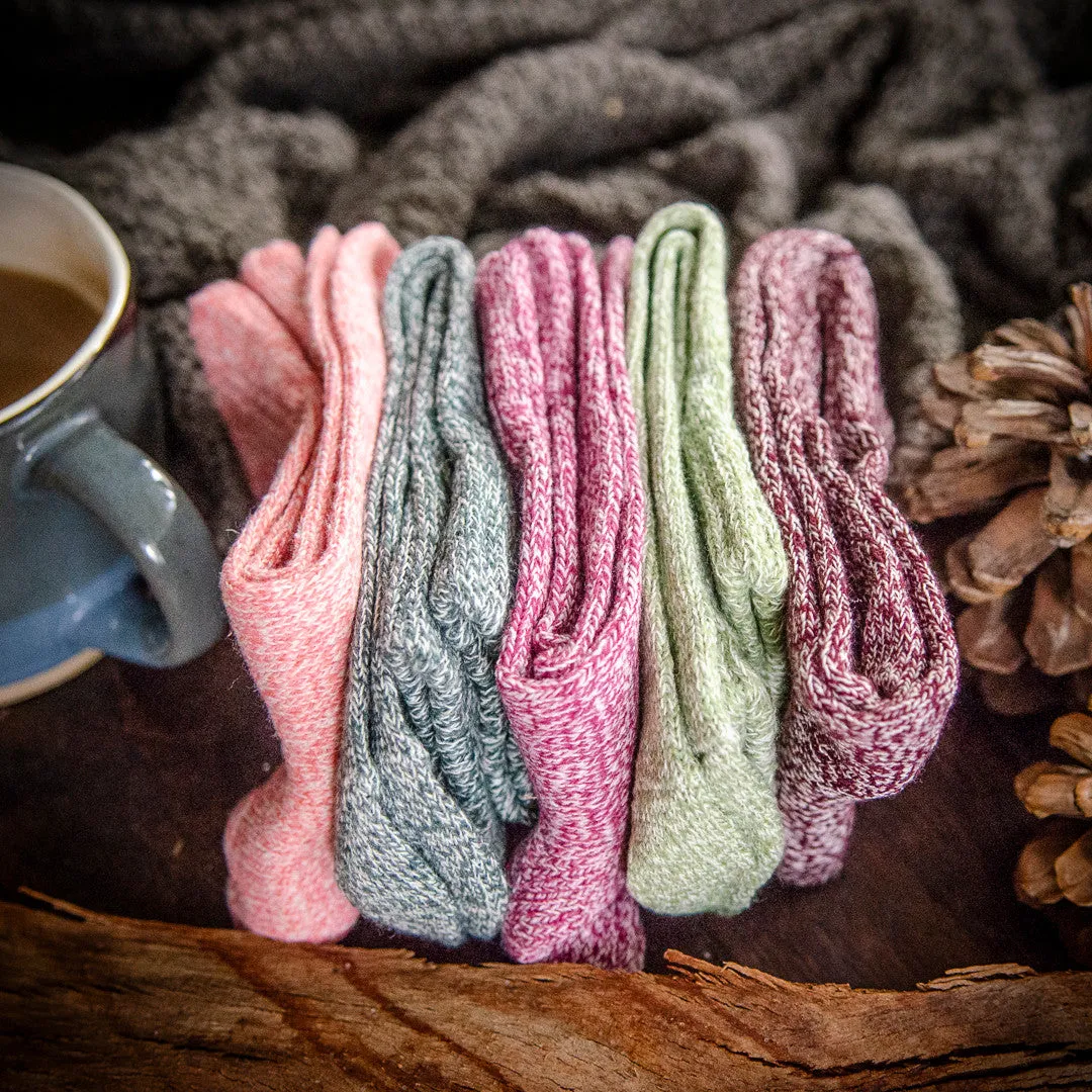 Stampington Cozy 6 gavesett blad lys sokker